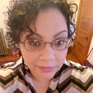 Meet your Posher, Monique